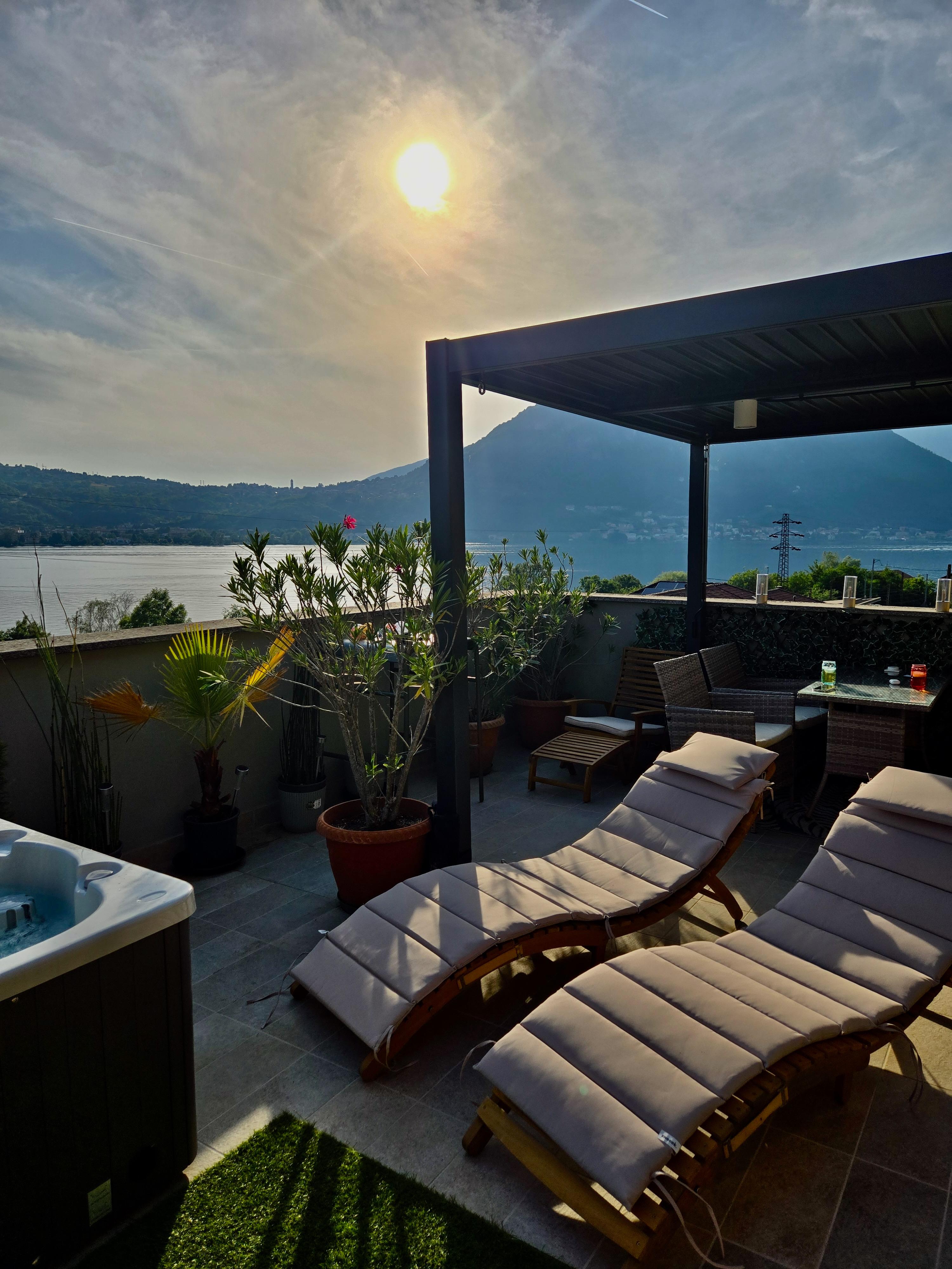 Felicita – Cascata Terrace with Lake View